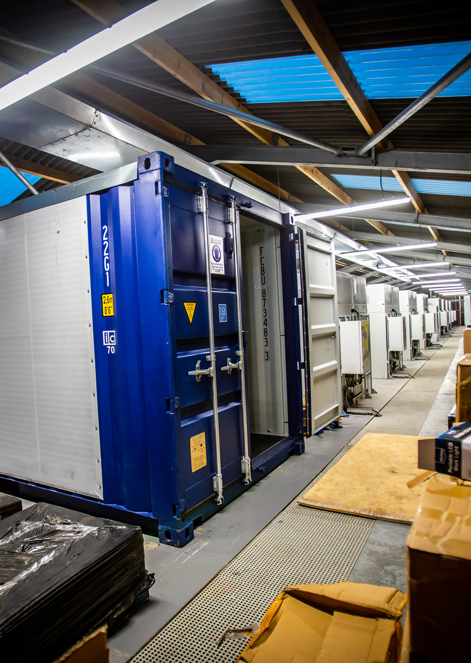 Server install alongside flow cell batteries